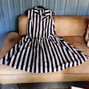 Lindy Bop black & white pin stripped sleeveless dress US 16